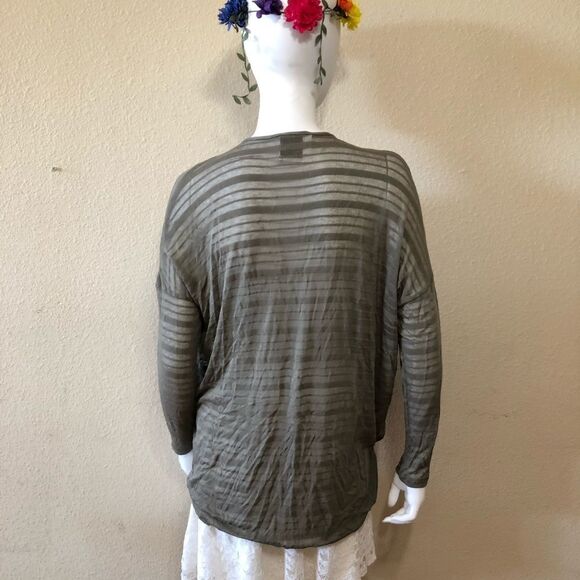 Bobeau Shadow Stripe Faux Wrap Top Size Medium - Picture 4 of 8